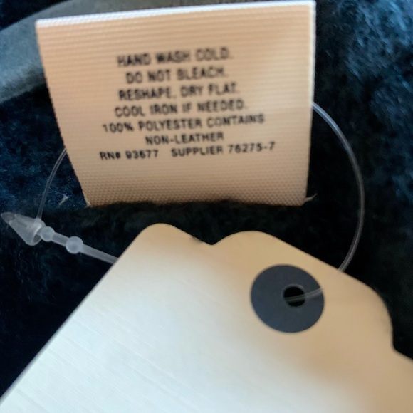 NWT STUNNING SOFT PLAID CAPE W/LEATHER & BONE BUTTONS. ONE SIZE FTS MOST. - Picture 4 of 7